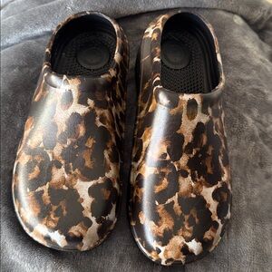 Totes Wild Animal Print Clogs, 8